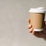 Caffè takeaway: rischio esposizione alle microplastiche